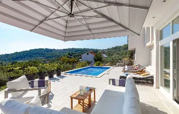 Selca Villa for 8 Guests with Pool