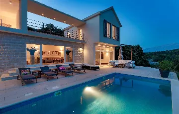 Selca Villa for 8 Guests with Pool