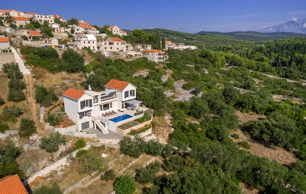 Selca Villa for 8 Guests with Pool