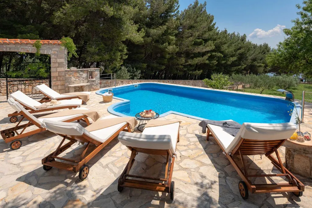 3-Bedroom Villa in Bol with Outdoor Pool