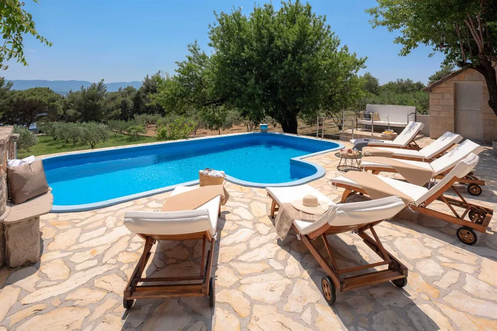 3-Bedroom Villa in Bol with Outdoor Pool