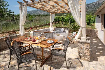 3-Bedroom Villa in Bol with Outdoor Pool