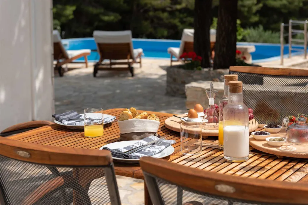 3-Bedroom Villa in Bol with Outdoor Pool