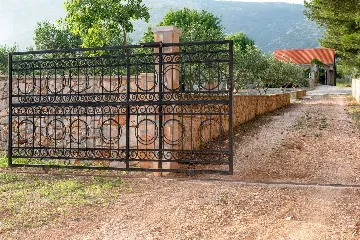 3-Bedroom Villa in Bol with Outdoor Pool