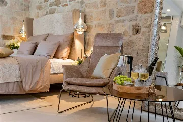 Central Split Air-Conditioned Apartment for 2