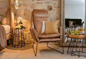 Central Split Air-Conditioned Apartment for 2