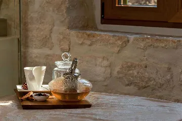 Central Split Air-Conditioned Apartment for 2