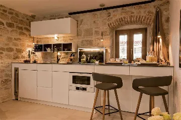 Central Split Air-Conditioned Apartment for 2