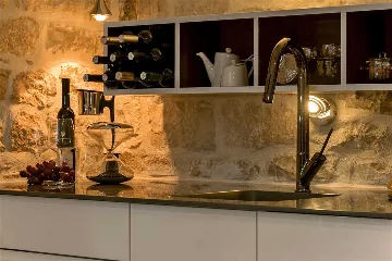 Central Split Air-Conditioned Apartment for 2