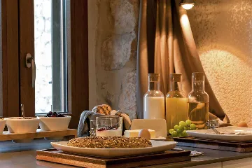 Central Split Air-Conditioned Apartment for 2