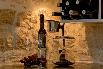 Central Split Air-Conditioned Apartment for 2