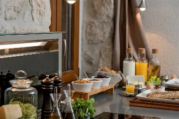 Central Split Air-Conditioned Apartment for 2