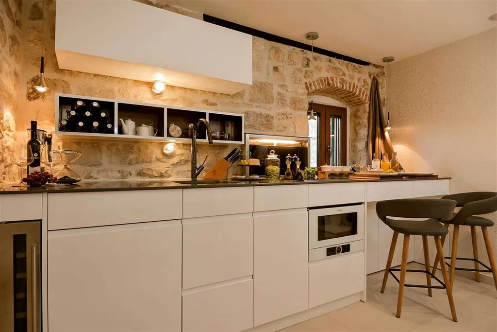 Central Split Air-Conditioned Apartment for 2