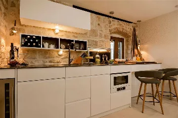 Central Split Air-Conditioned Apartment for 2