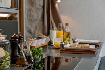 Central Split Air-Conditioned Apartment for 2