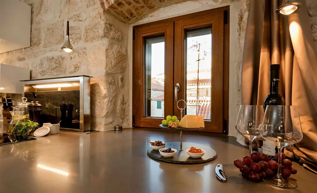 Central Split Air-Conditioned Apartment for 2