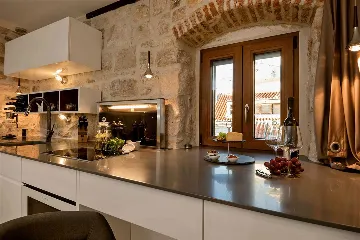 Central Split Air-Conditioned Apartment for 2