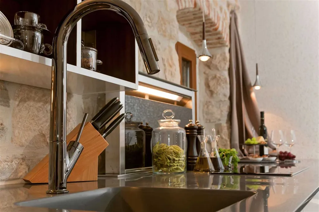 Central Split Air-Conditioned Apartment for 2