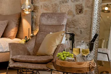 Central Split Air-Conditioned Apartment for 2