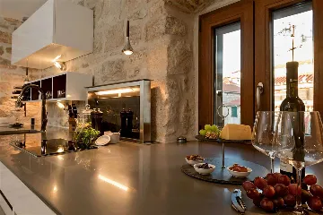 Central Split Air-Conditioned Apartment for 2