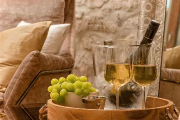 Central Split Air-Conditioned Apartment for 2