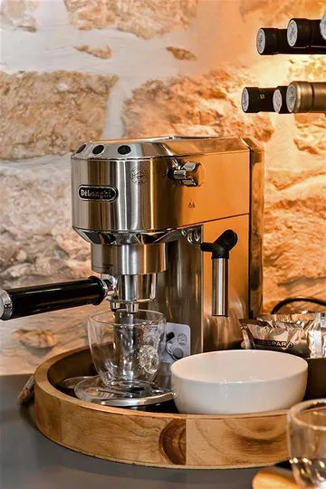 Central Split Air-Conditioned Apartment for 2