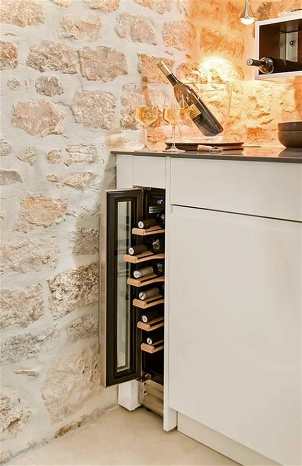 Central Split Air-Conditioned Apartment for 2