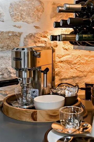 Central Split Air-Conditioned Apartment for 2