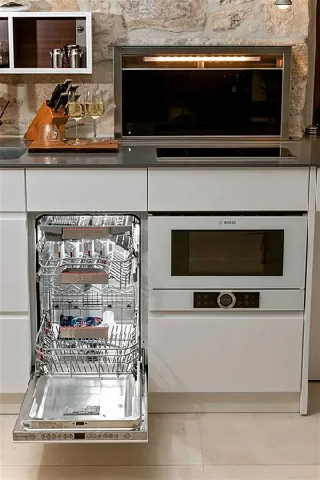 Central Split Air-Conditioned Apartment for 2