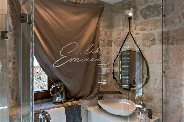 Central Split Air-Conditioned Apartment for 2