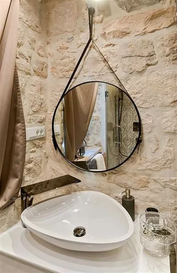 Central Split Air-Conditioned Apartment for 2