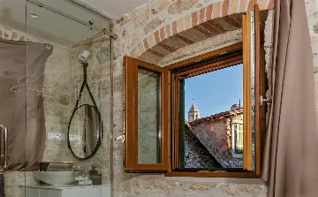 Central Split Air-Conditioned Apartment for 2