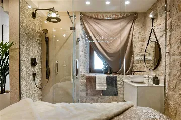 Central Split Air-Conditioned Apartment for 2