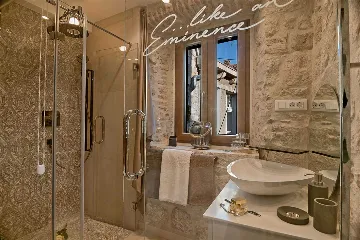 Central Split Air-Conditioned Apartment for 2