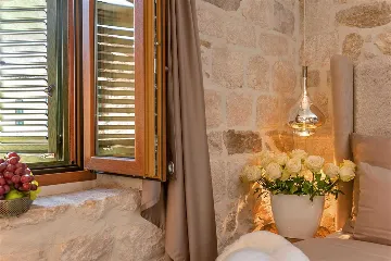 Central Split Air-Conditioned Apartment for 2