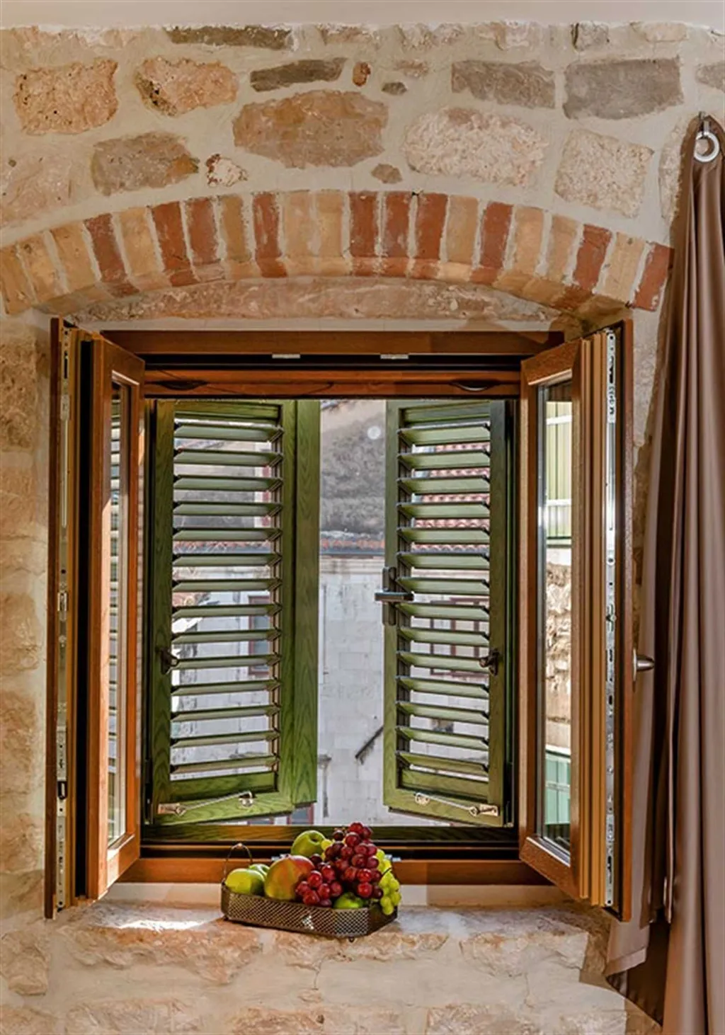Central Split Air-Conditioned Apartment for 2