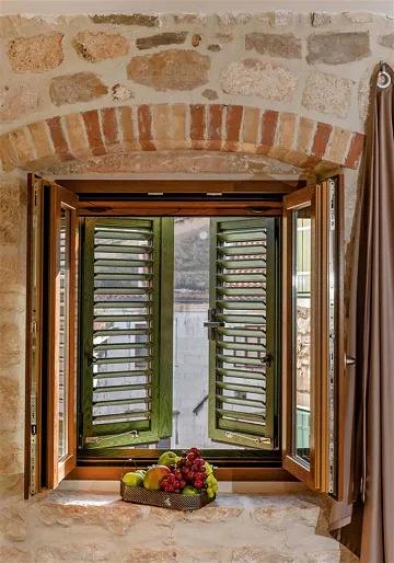 Central Split Air-Conditioned Apartment for 2