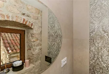 Central Split Air-Conditioned Apartment for 2