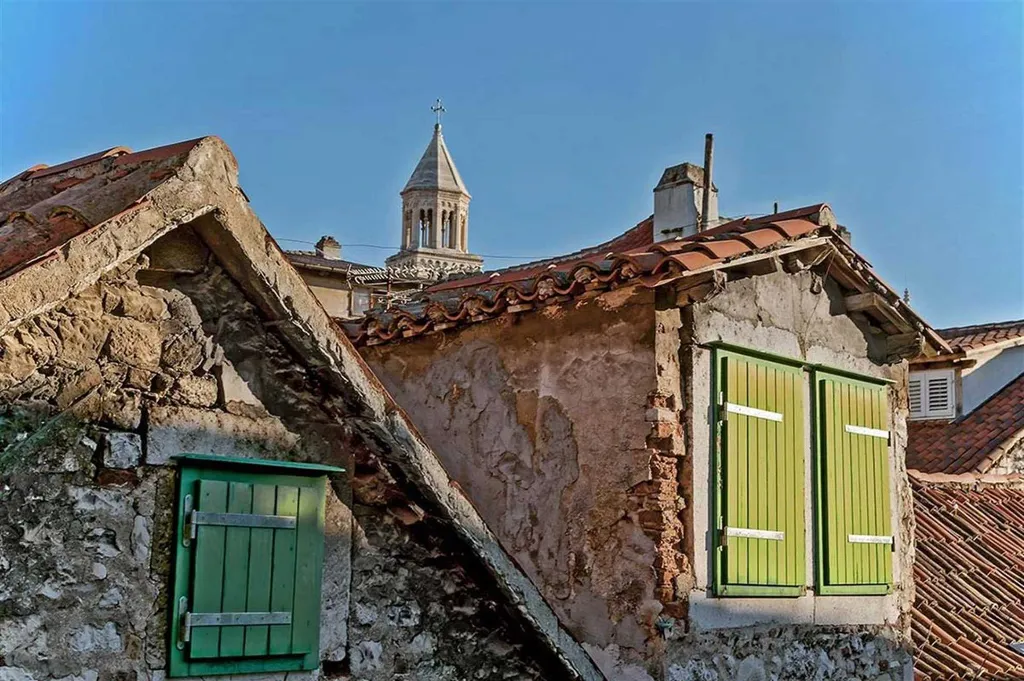 Central Split Air-Conditioned Apartment for 2