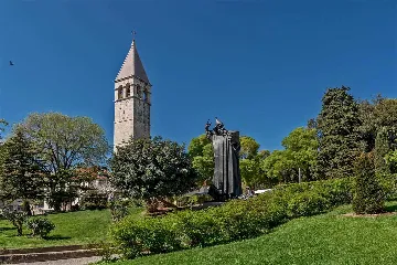 Central Split Air-Conditioned Apartment for 2