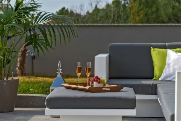 4-Bedroom Villa in Stanići - Tice (Up to 10)