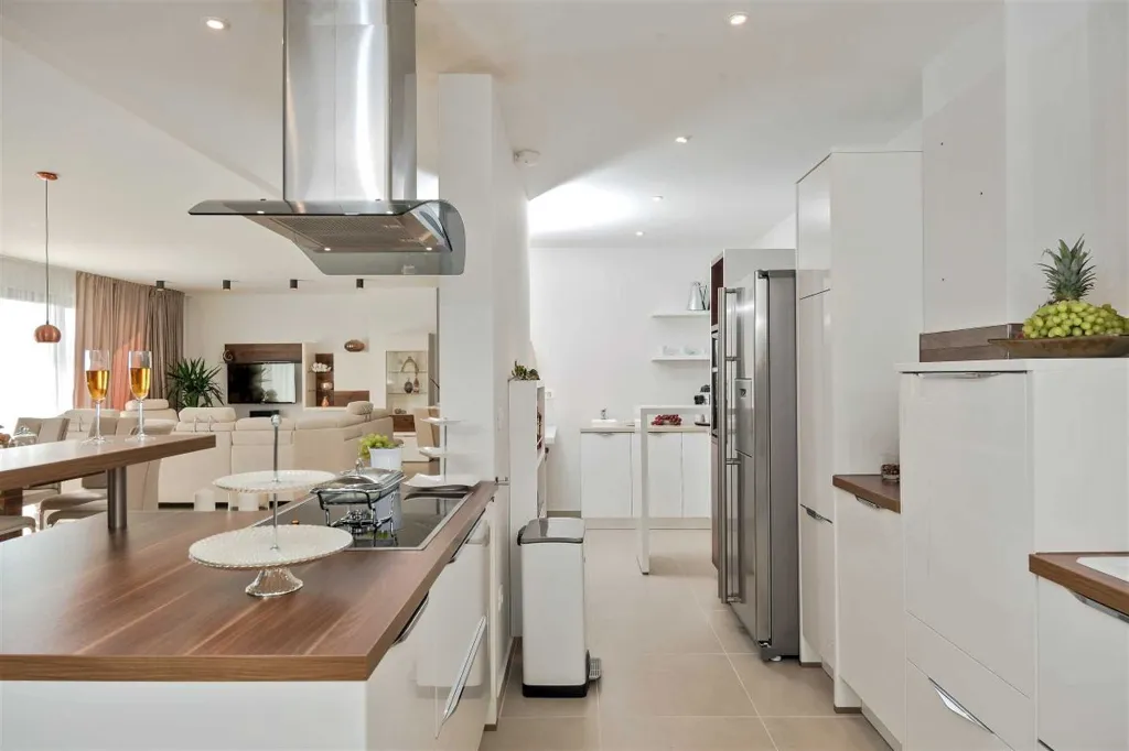 4-Bedroom Villa in Stanići - Tice (Up to 10)