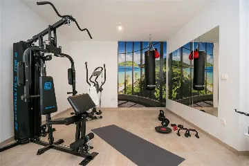 4-Bedroom Villa in Stanići - Tice (Up to 10)