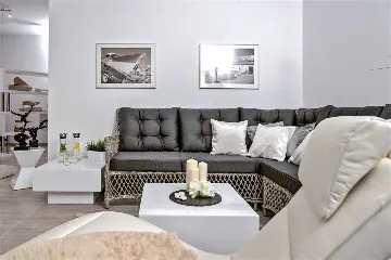 4-Bedroom Villa in Stanići - Tice (Up to 10)