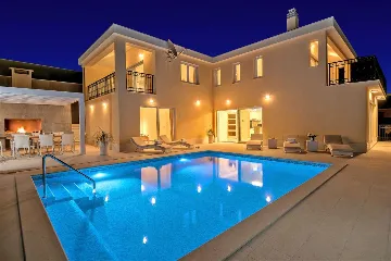 Mimice Villa with Pool for 10+2 Guests