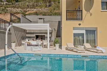 Mimice Villa with Pool for 10+2 Guests