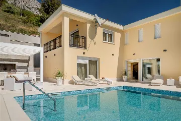 Mimice Villa with Pool for 10+2 Guests