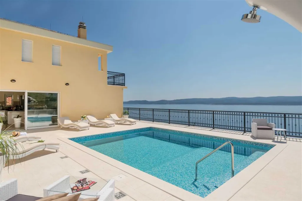 Mimice Villa with Pool for 10+2 Guests