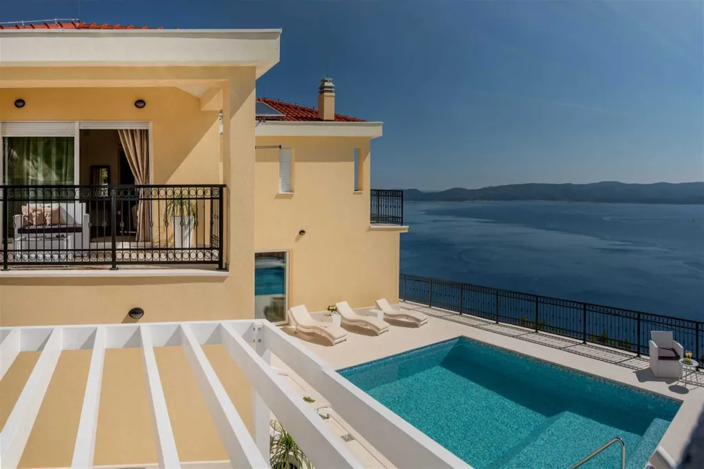 Mimice Villa with Pool for 10+2 Guests