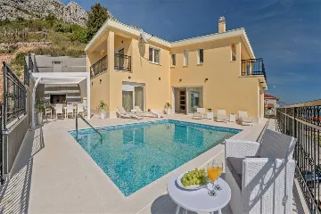 Mimice Villa with Pool for 10+2 Guests